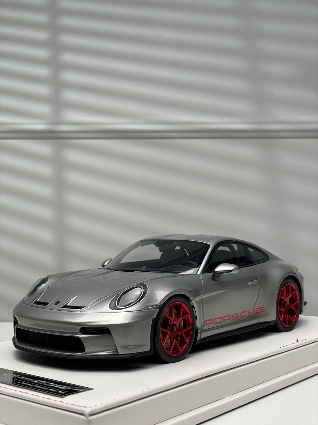 Porsche 911 S/T (Silver/ Red Rims) [Ivy Merit Model] 1/18 scale