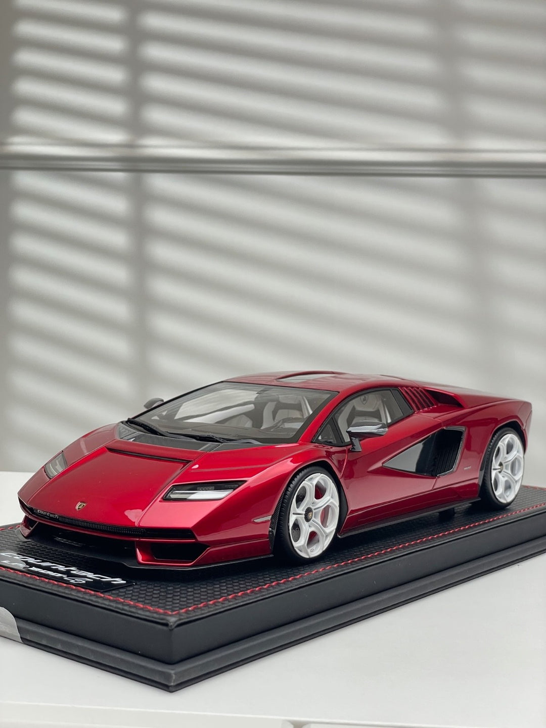 Lamborghini Countach LPI 800-4 (Metallic Red) [MR Collection] 1/18 scale