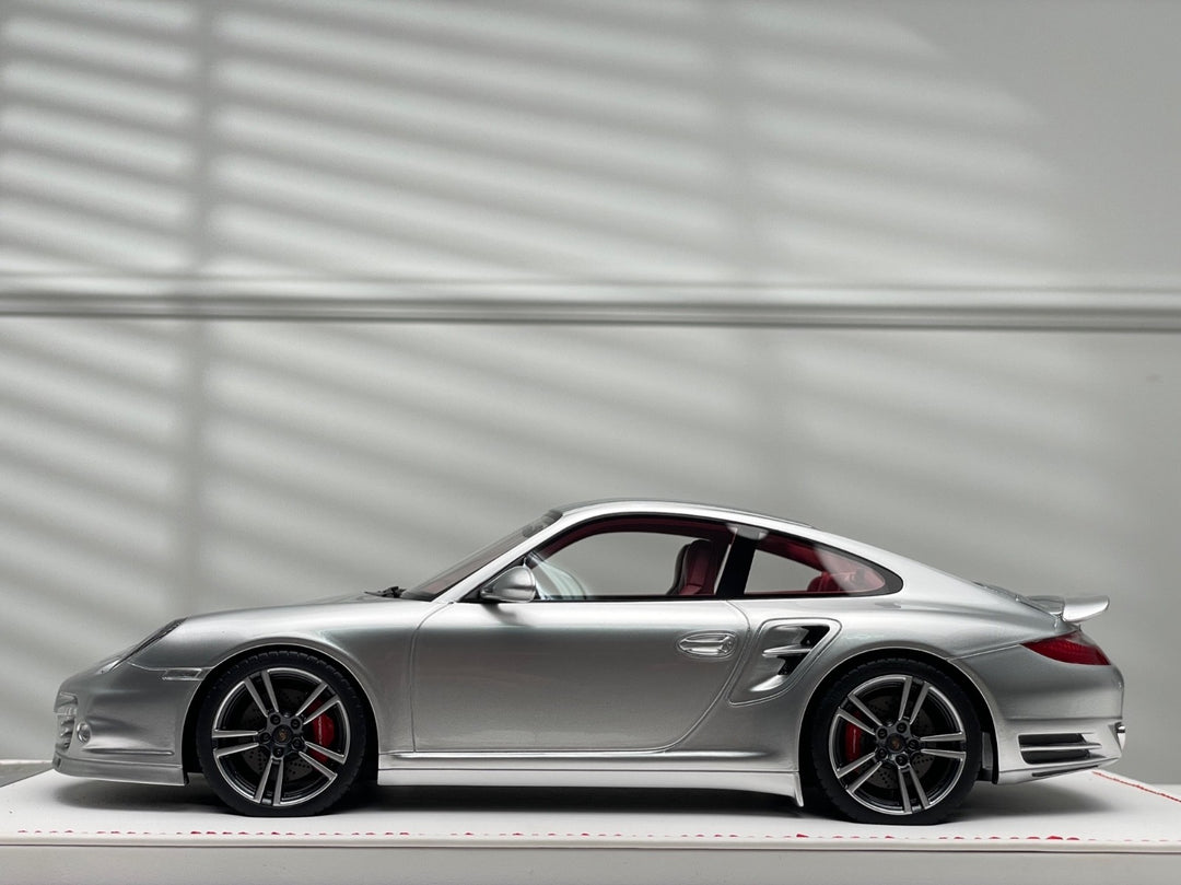Porsche 997.2 911 Turbo (Silver) [IVY Merit Model] 1/18 scale