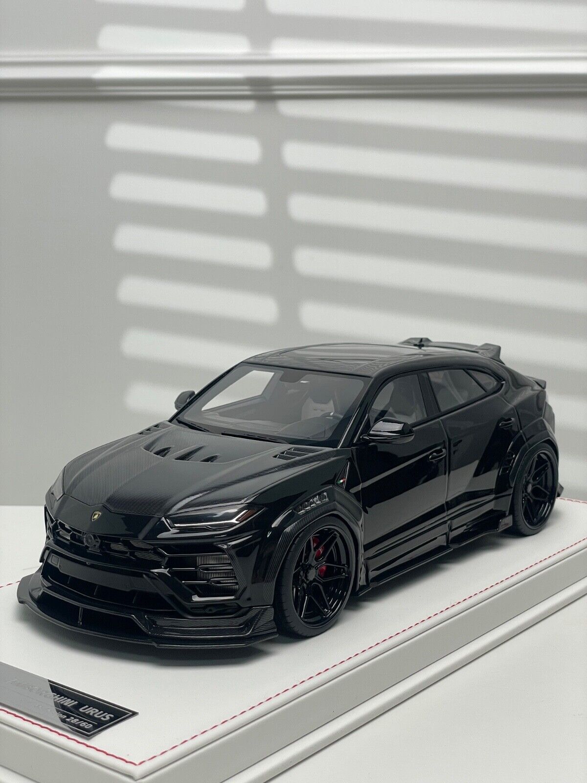 Lamborghini Urus Liberty Walk Kit (Metallic Black) [IVY] 1/18