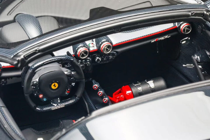 Ferrari LaFerrari Aperta (White) [Davis & Giovanni] 1:18 scale