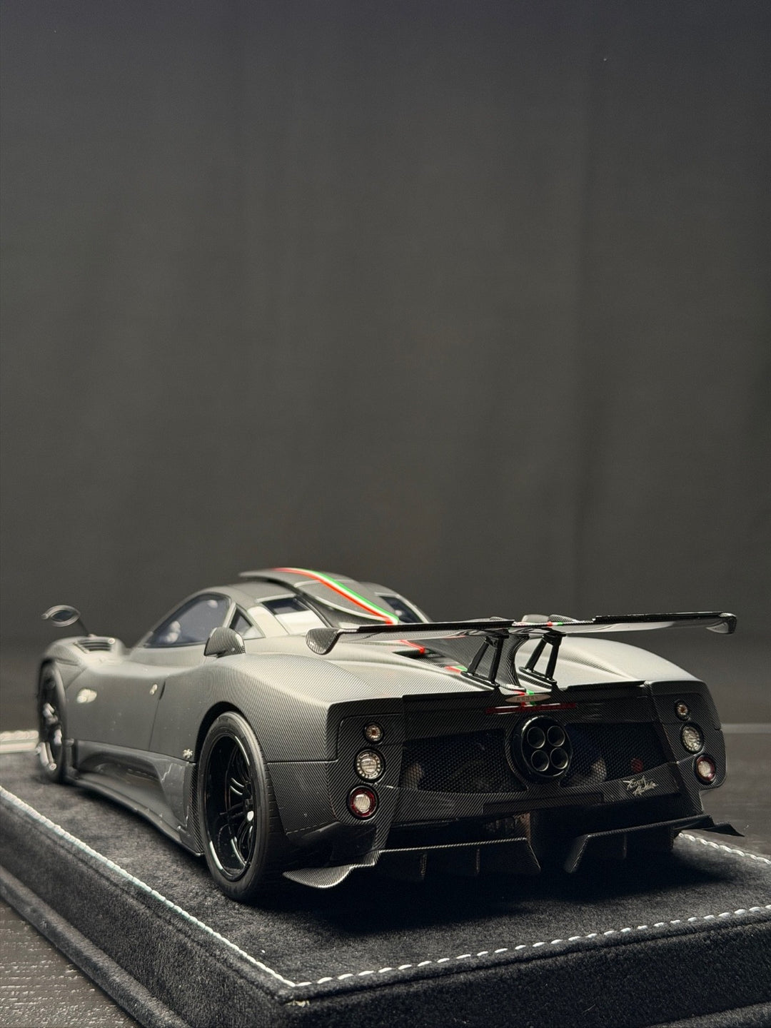 Pagani Zonda Absolute (Carbon Fiber/ Italy Stripe) [Henson&Heaven] 1/18 scale