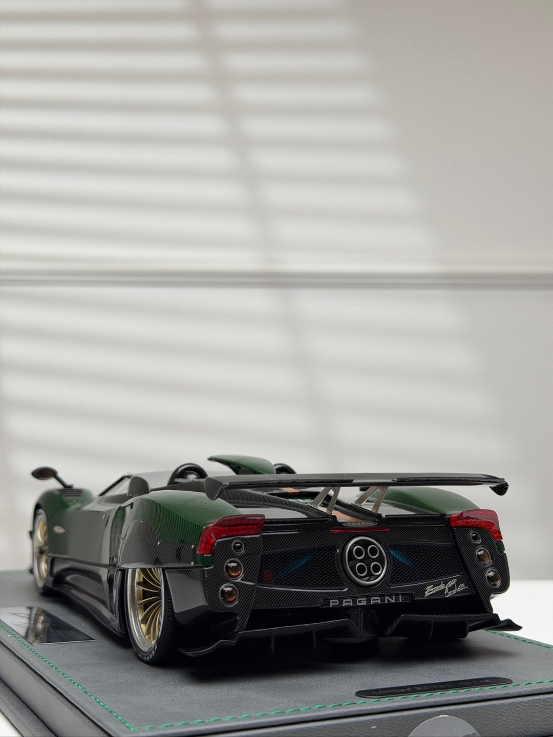 Pagani Zonda HP Barchetta (Dark Green Carbon) [BBR] 1:18 scale
