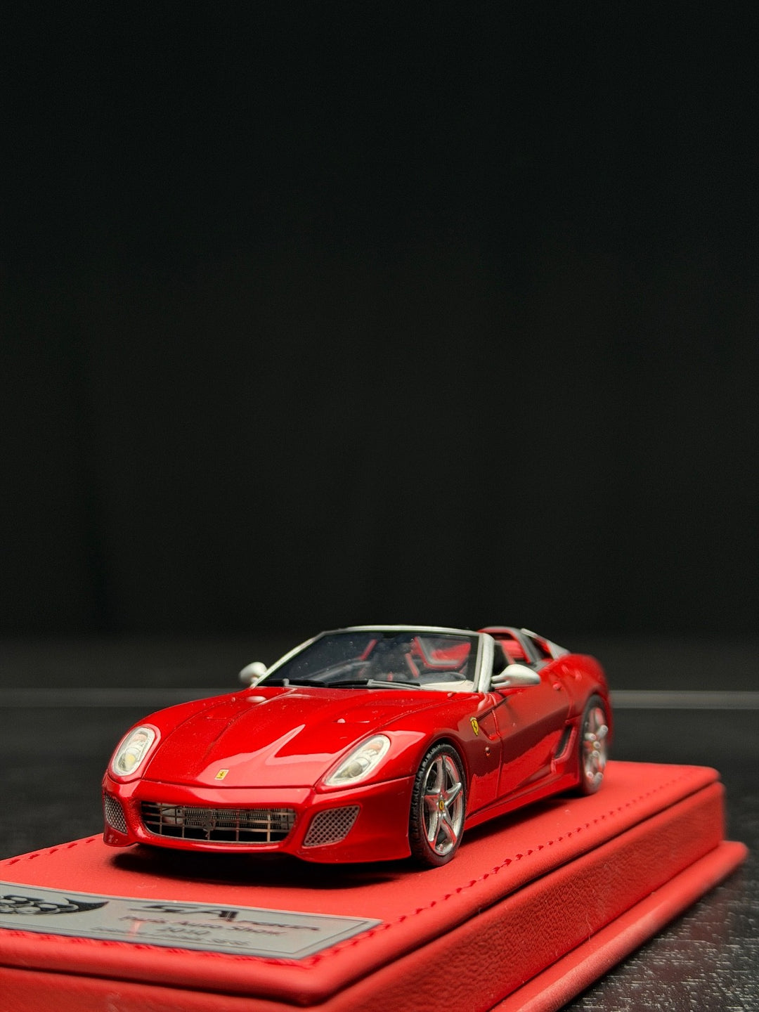 Ferrari SA Aperta (Paris Auto Show 2010) [BBR Deluxe] 1:43 scale