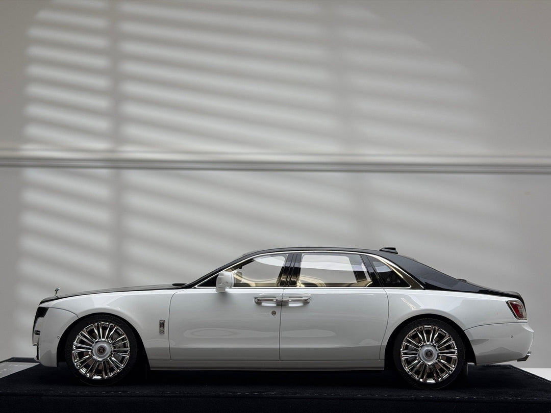 Rolls-Royce Ghost (White/ Black) [Henson&Heaven] 1/18 scale