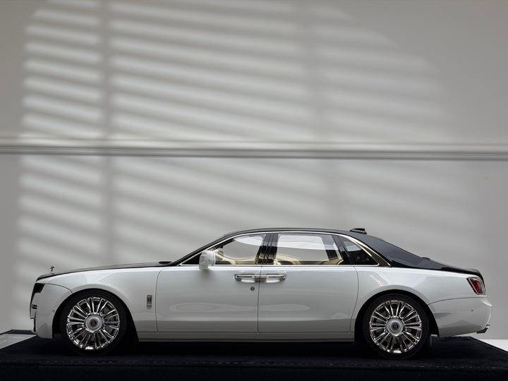 Rolls-Royce Ghost (White/ Black) [Henson&Heaven] 1/18 scale