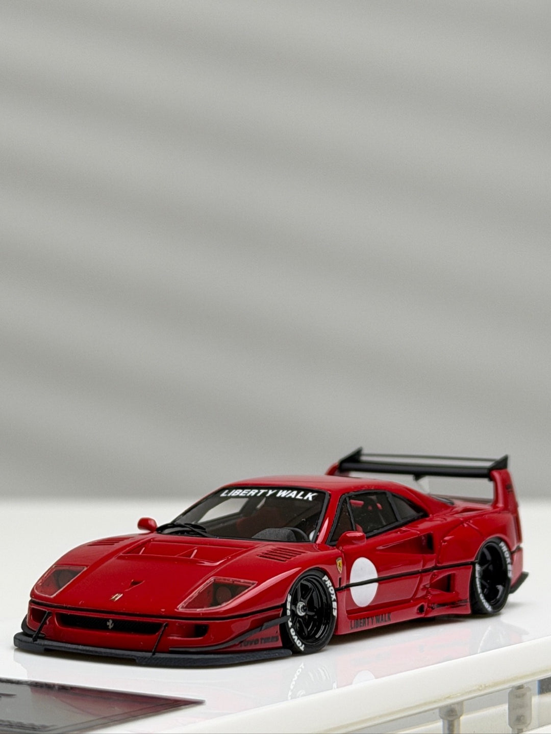Ferrari F40 LBWK (Red) [Davis & Giovanni] 1:64 scale