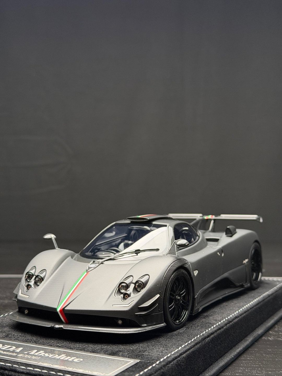 Pagani Zonda Absolute (Carbon Fiber/ Italy Stripe) [Henson&Heaven] 1/18 scale