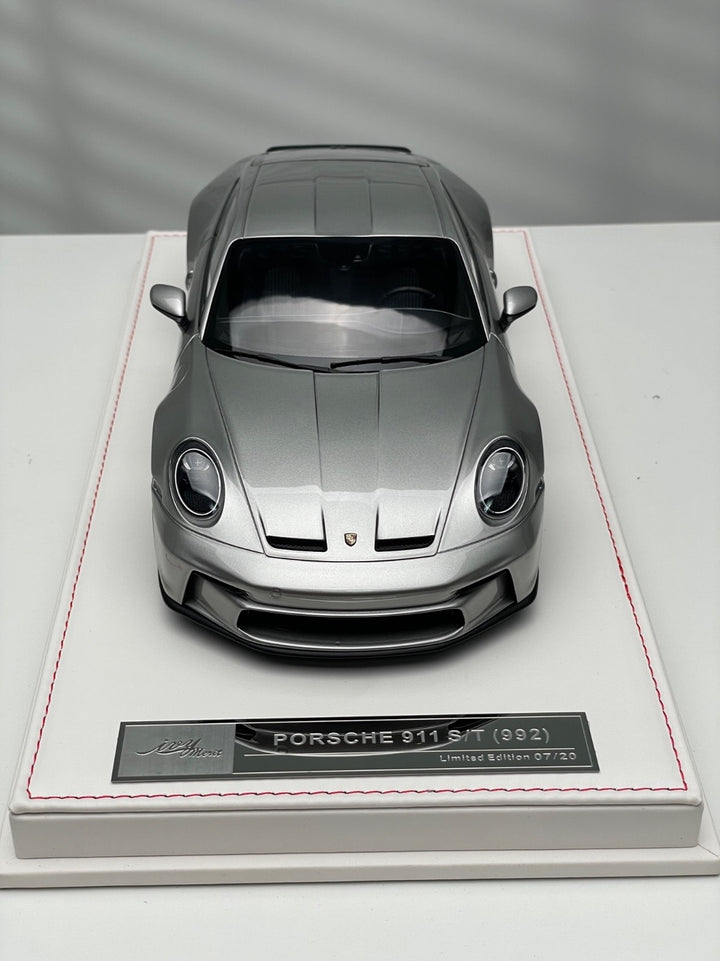 Porsche 911 S/T (Silver/ Black Rims) [Ivy Merit Model] 1/18 scale