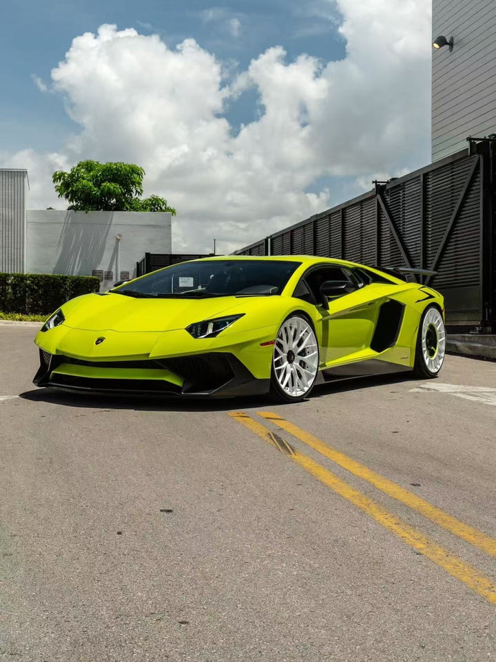 Lamborghini Aventador LP750-4 SV (Neon Yellow) [Davis & Giovanni] 1/18 scale