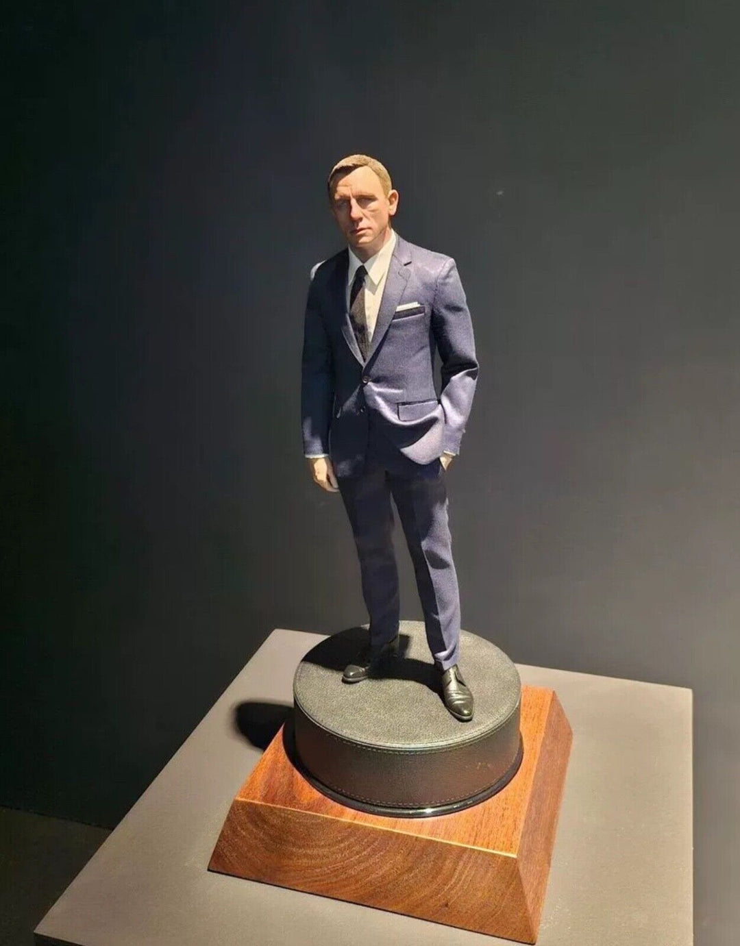 James Bond - By: YJ Park [ 1:6 scale Masterpiece] RARE