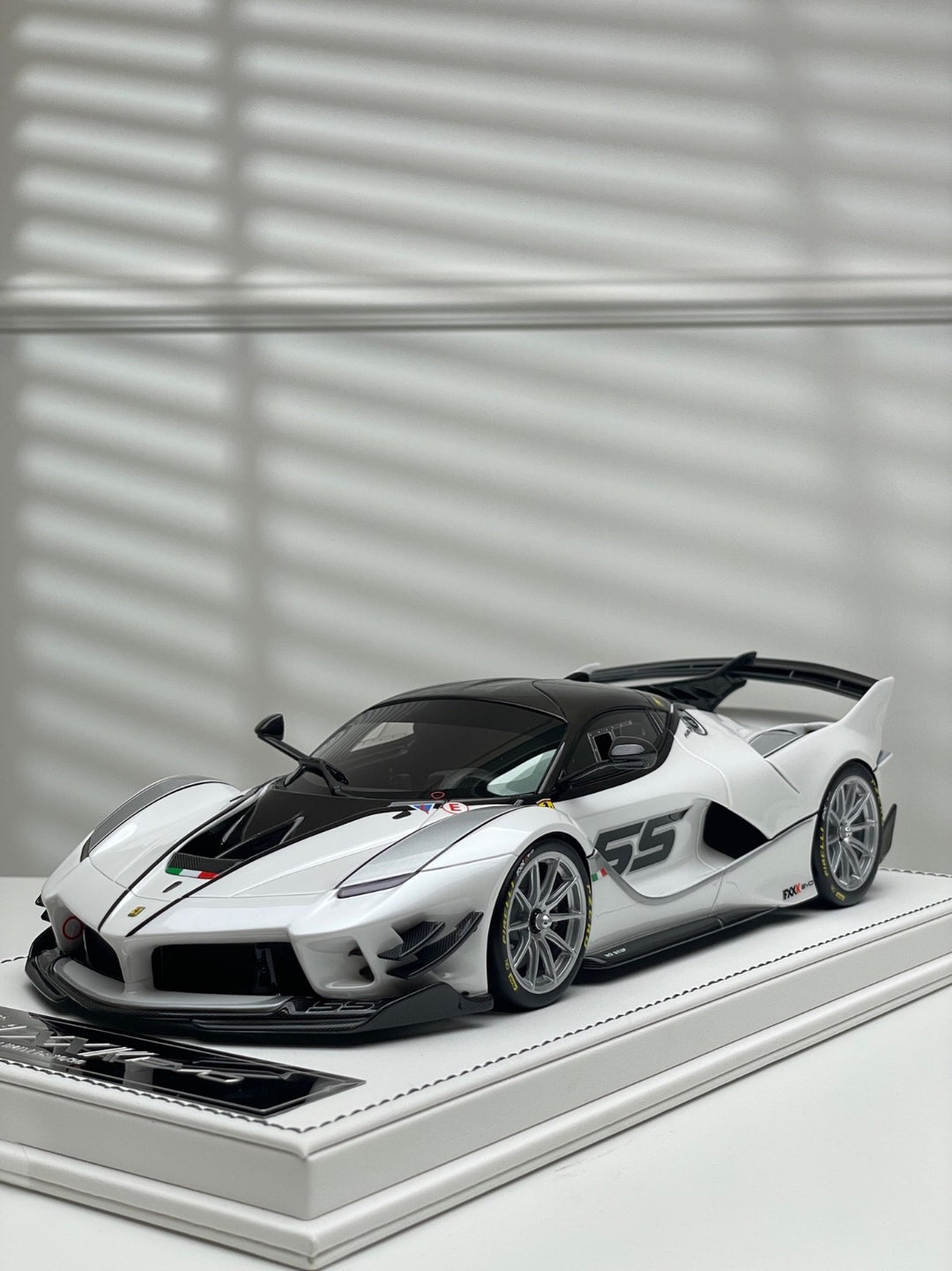 Ferrari FXXK EVO (Pearl White) [PRORAZE] 1/18 scale