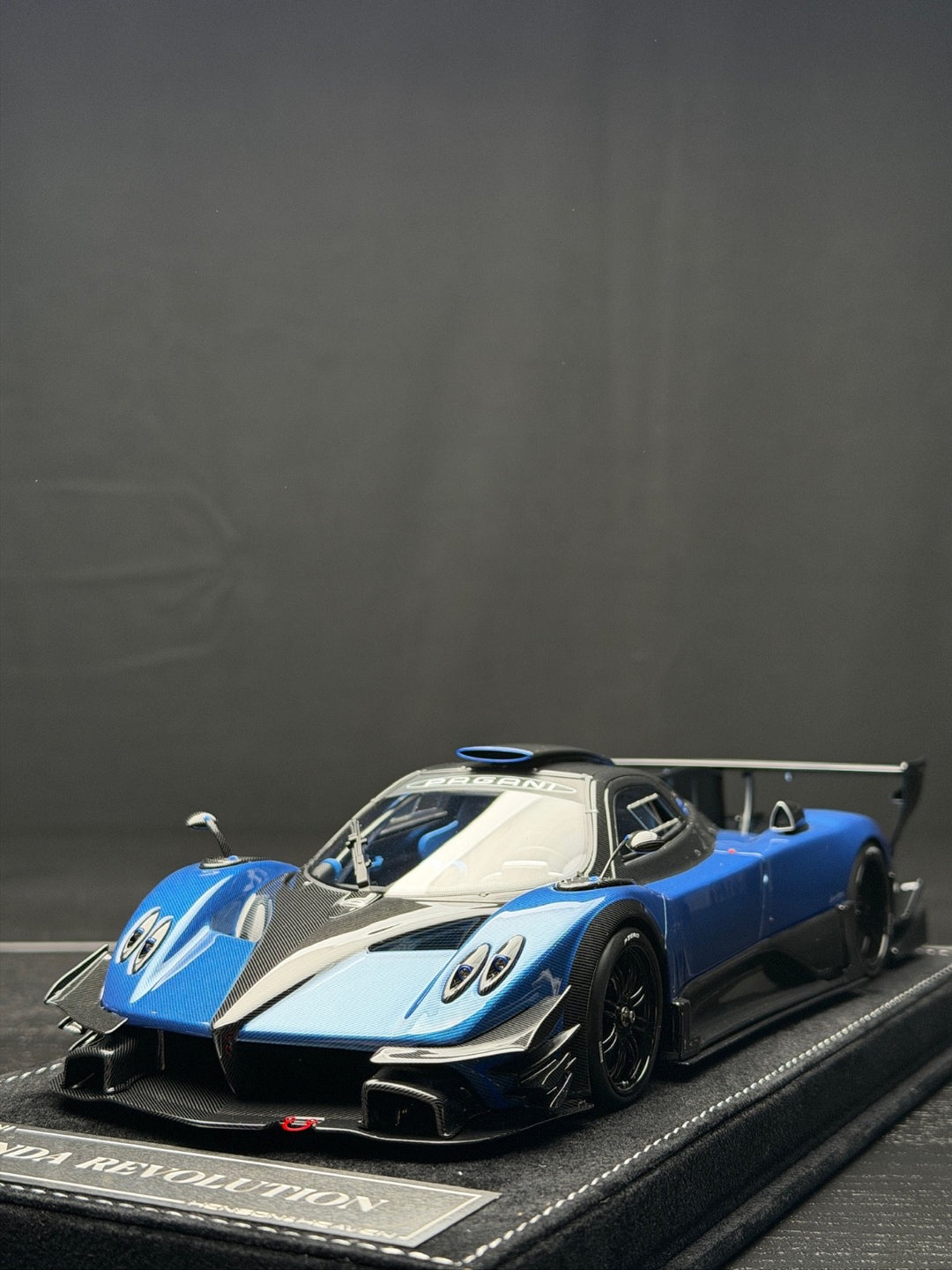 Pagani Zonda Revolution (Blue/ Carbon) [Henson&Heaven] 1/18 scale