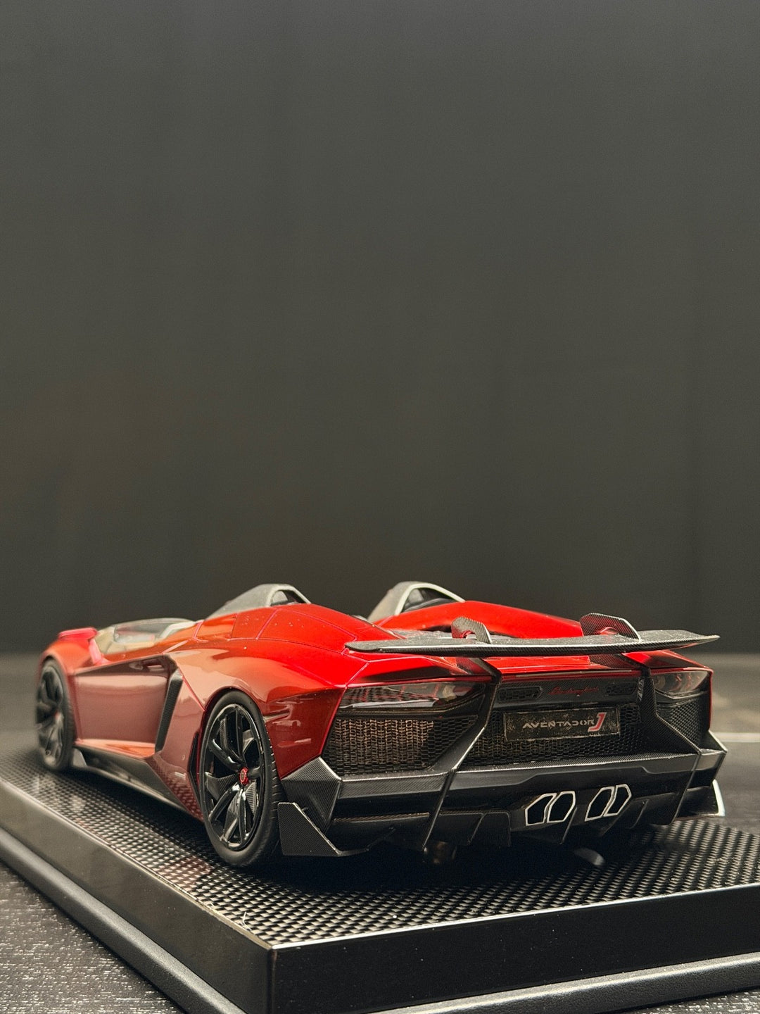 Lamborghini Aventador J (Red) [MR Collection] 1/18 scale