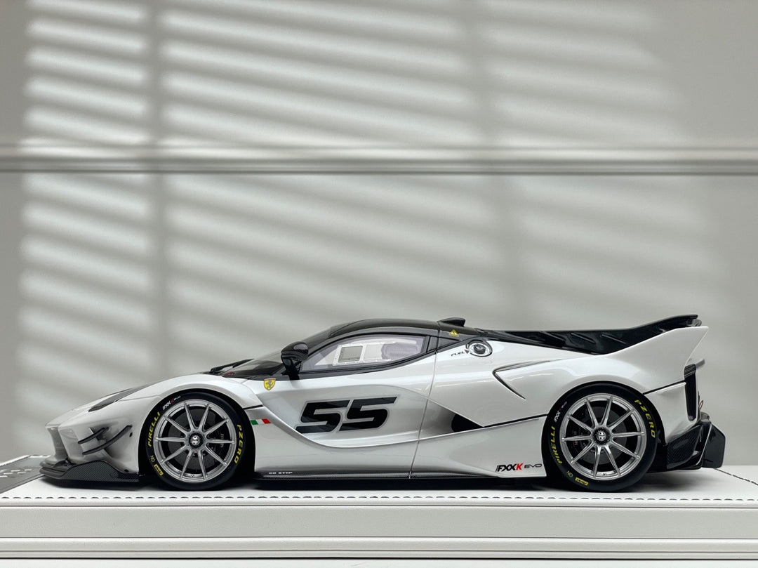 Ferrari FXXK EVO (Pearl White) [PRORAZE] 1/18 scale