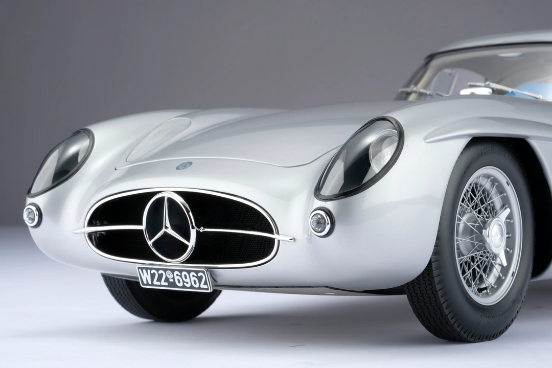 MERCEDES-BENZ 300 SLR UHLENHAUT COUPE [Fully opening] By: Amalgam 1:8 scale