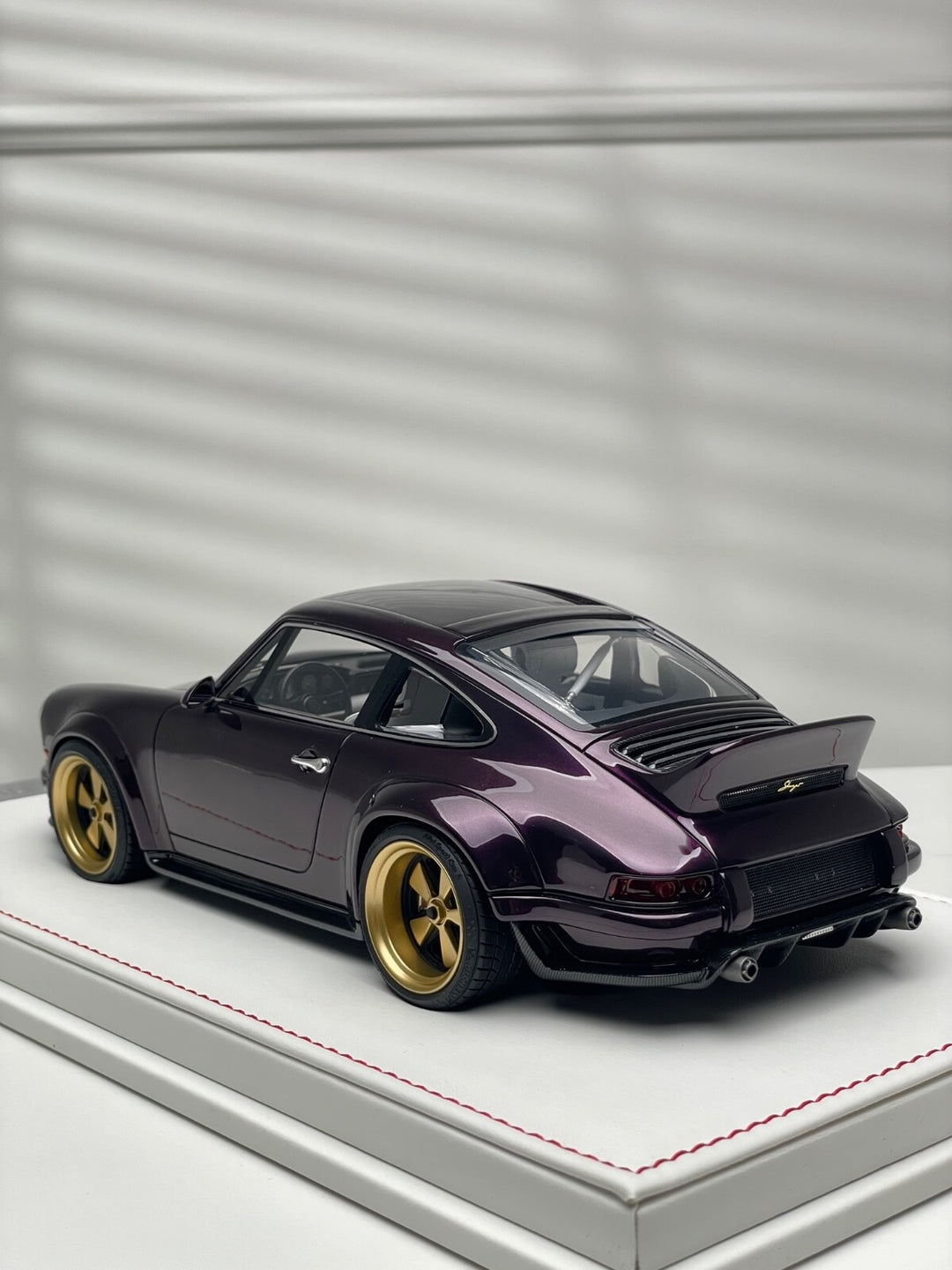 Porsche 911 Singer DLS (Midnight Purple) [IVY Merit Model] 1/18 scale