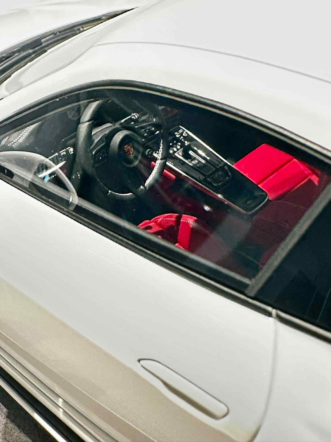 Porsche 911 Turbo S TechArt (Gloss White) [Davis & Giovanni] 1/18 scale