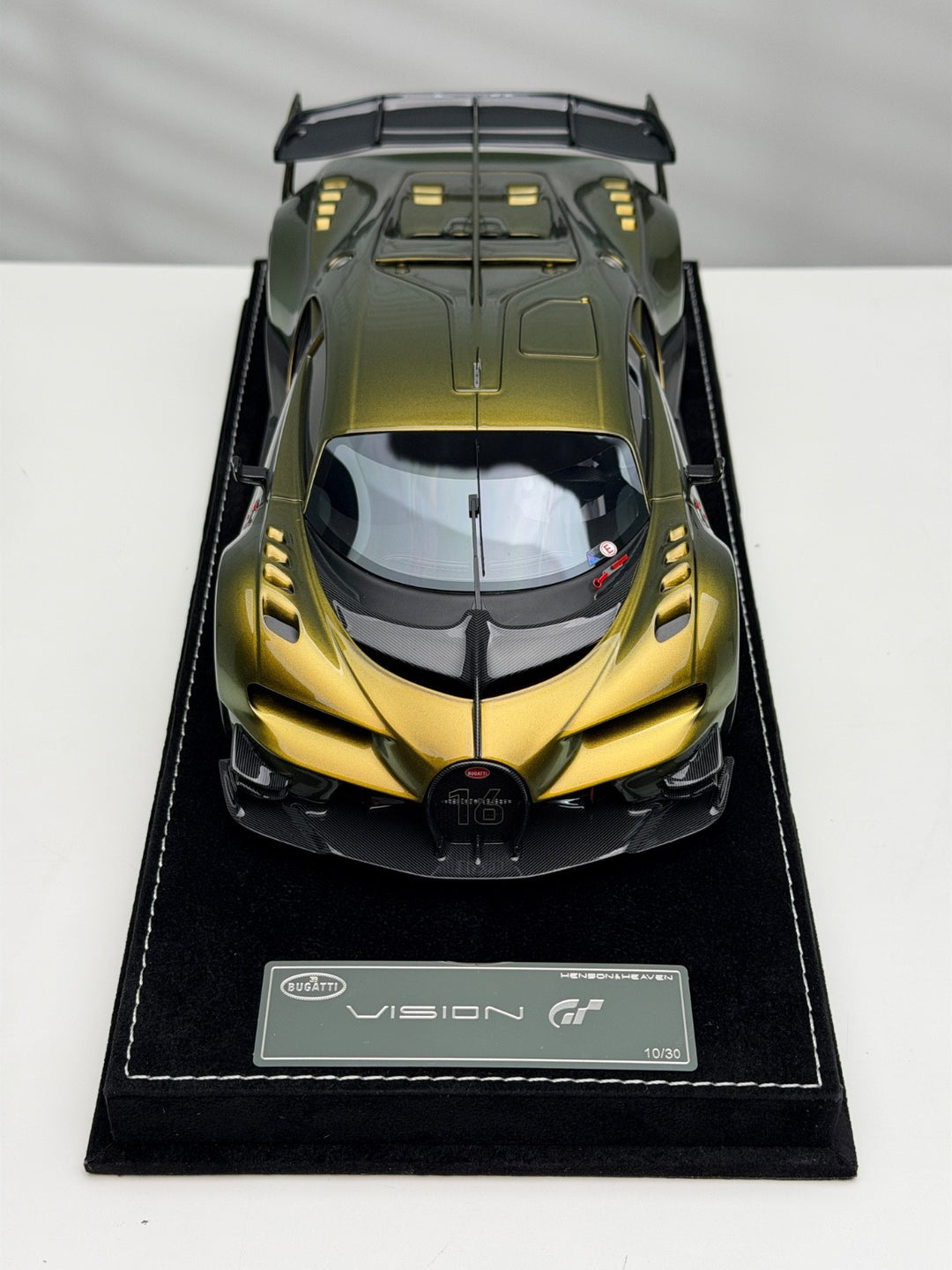 Bugatti Vision GT (Chameleon Green) [Henson&Heaven] 1/18 scale