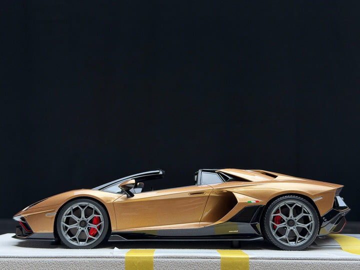 Lamborghini Aventador Ultimae Roadster (Bronze Gold) [MakeUp Eidolon] 1/18 scale