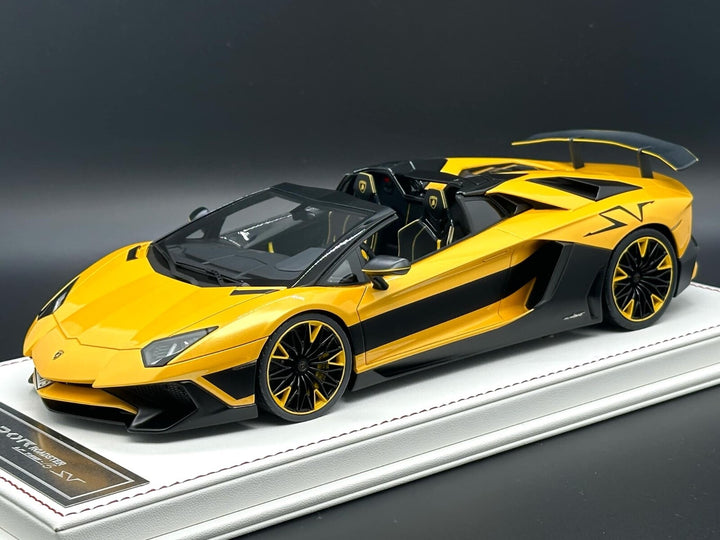 Lamborghini Aventador Roadster LP750-4 SV (Yellow) [Davis & Giovanni] 1:18 scale