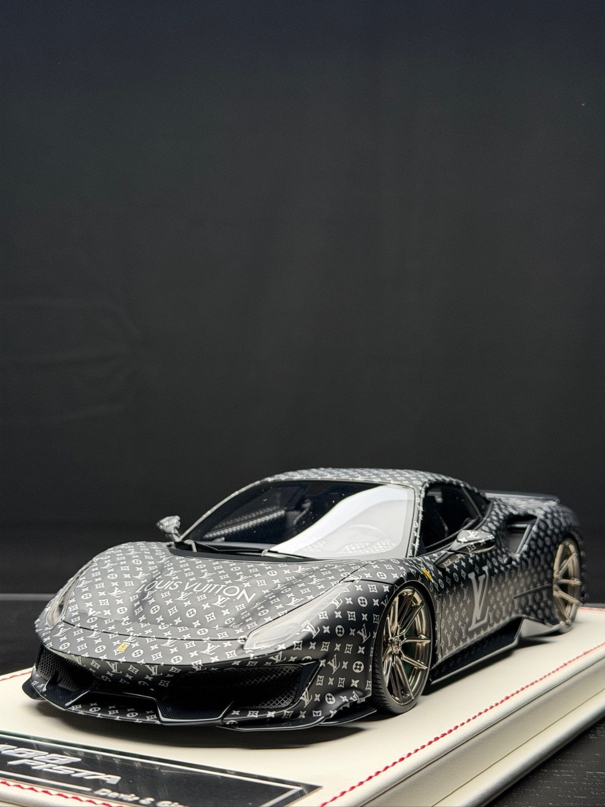 Ferrari 488 Pista NOVITEC (LV Monogram) [Davis & Giovanni] 1:18 scale ...