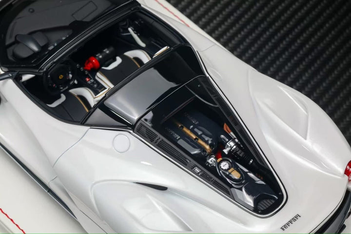 Ferrari LaFerrari Aperta (White) [Davis & Giovanni] 1:18 scale