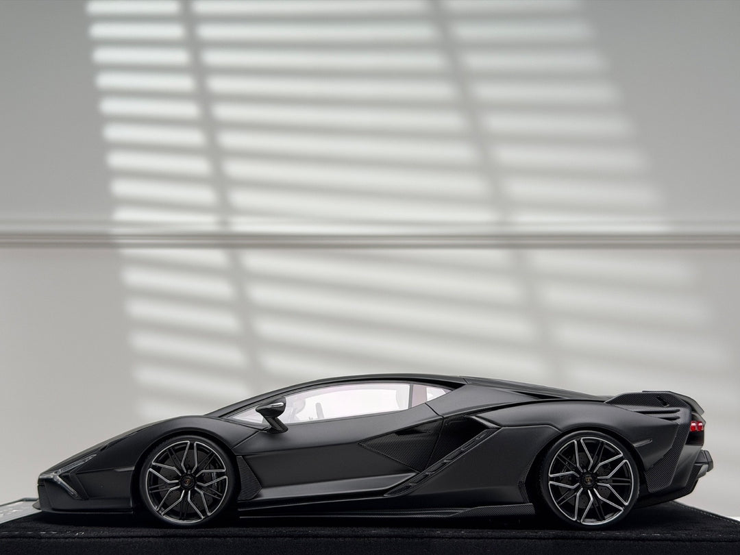Lamborghini Sian FKP 37 (Matte Black) [Henson&Heaven] 1/18 scale