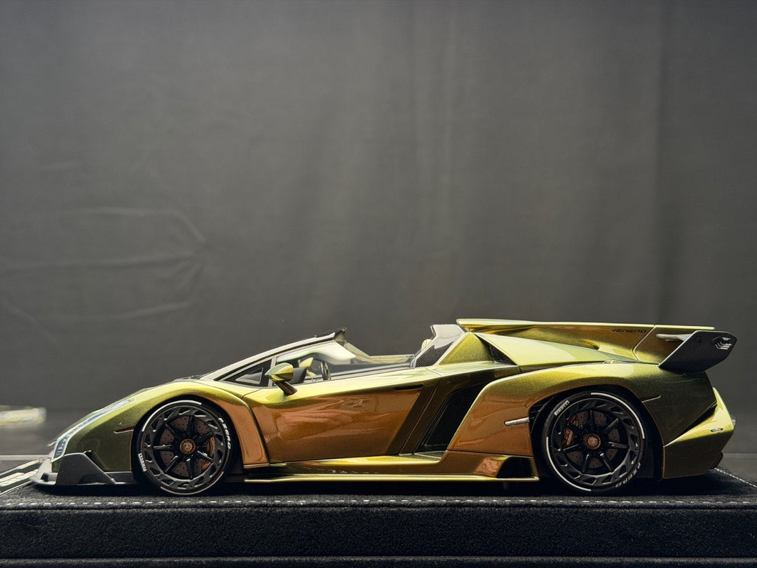 Lamborghini Veneno Roadster (Chameleon Green) [Henson&Heaven] 1/18 scale