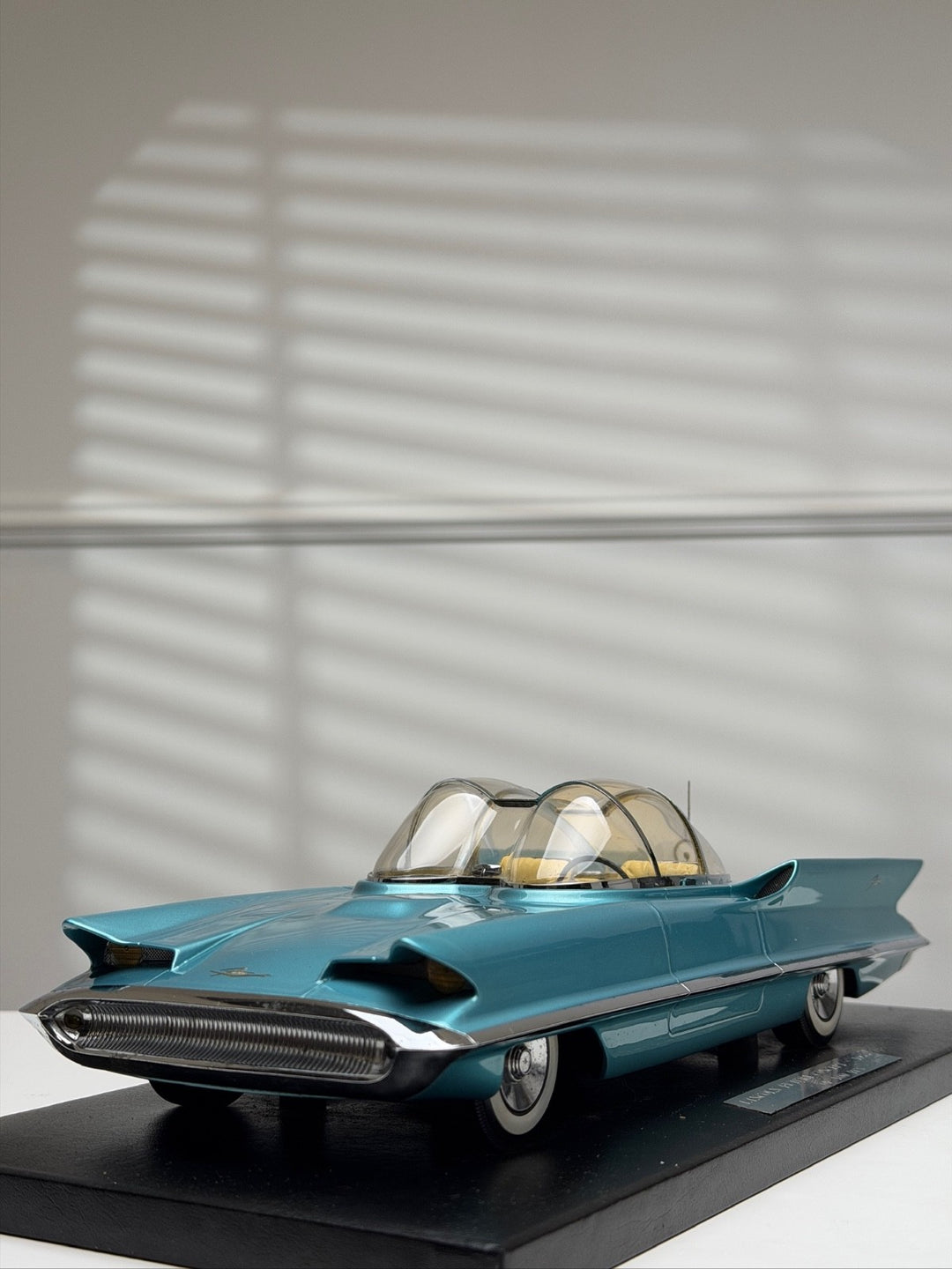 1955 Lincoln Futura Concept (Blue) [HRN-Models] 1/18 scale