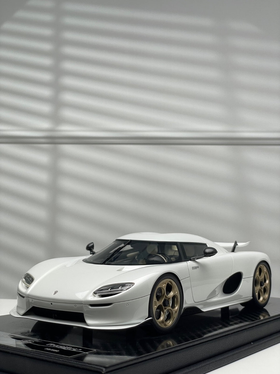 Koenigsegg CC850 (White) [FrontiArt] 1/18 scale