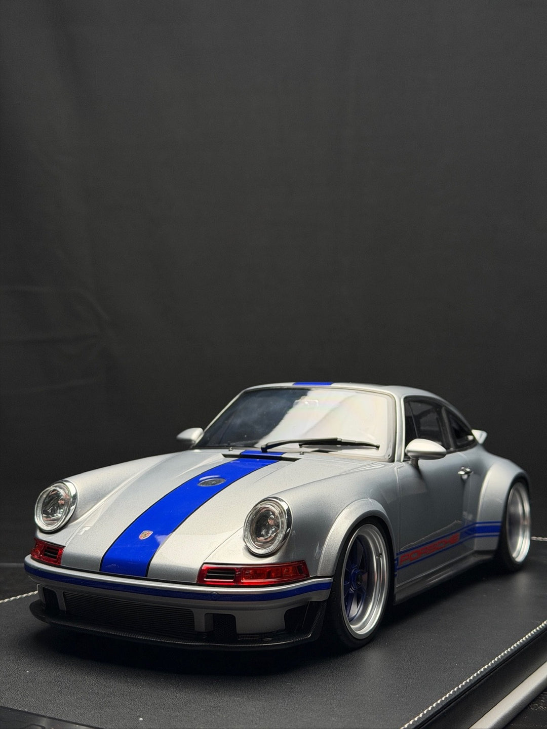 Porsche 911 Singer DLS (Silver/ Blue Stripe) [IVY Model] 1:12 scale