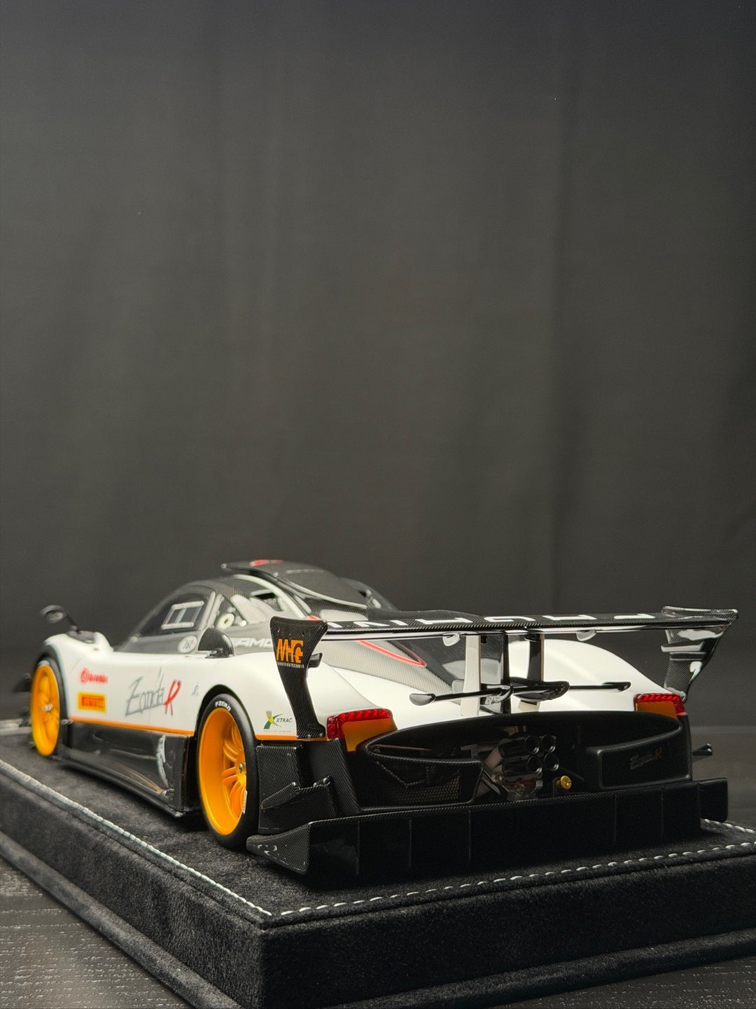 Pagani Zonda Revolution (White/ Carbon) [Henson&Heaven] 1/18 scale