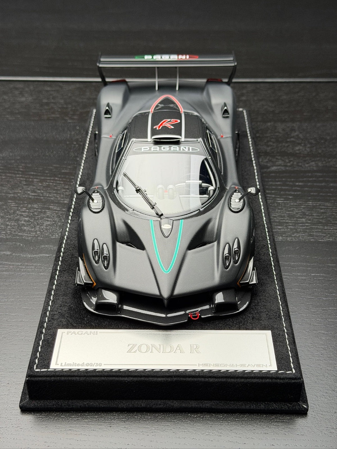 Pagani Zonda R (Matte Carbon Fiber) [Henson&Heaven] 1/18 scale