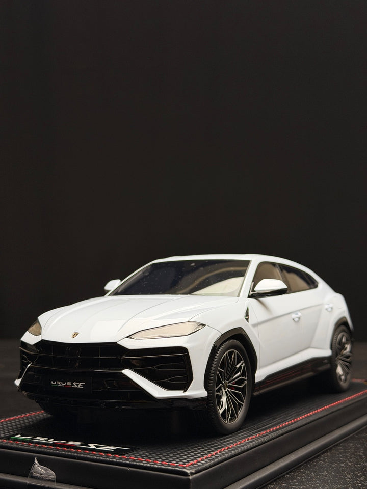 Lamborghini Urus SE (White) [MR Collection] 1/18 scale