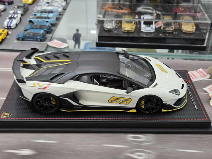 Lamborghini Aventador SVJ (White/ Yellow #63) [MR Collection] 1/18 scale