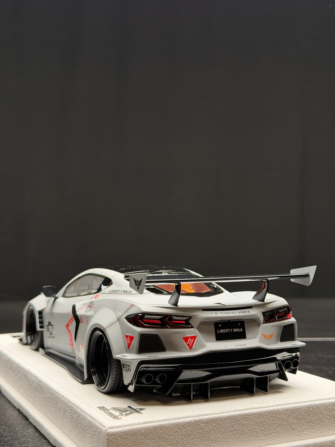 Chevrolet Corvette C8 LBWK (Matte Gray) [BBA Model] 1/18 scale