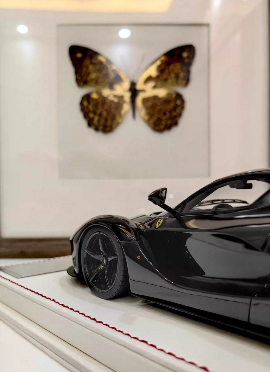 Ferrari LaFerrari (Gloss Black) [Davis & Giovanni] 1:18 scale