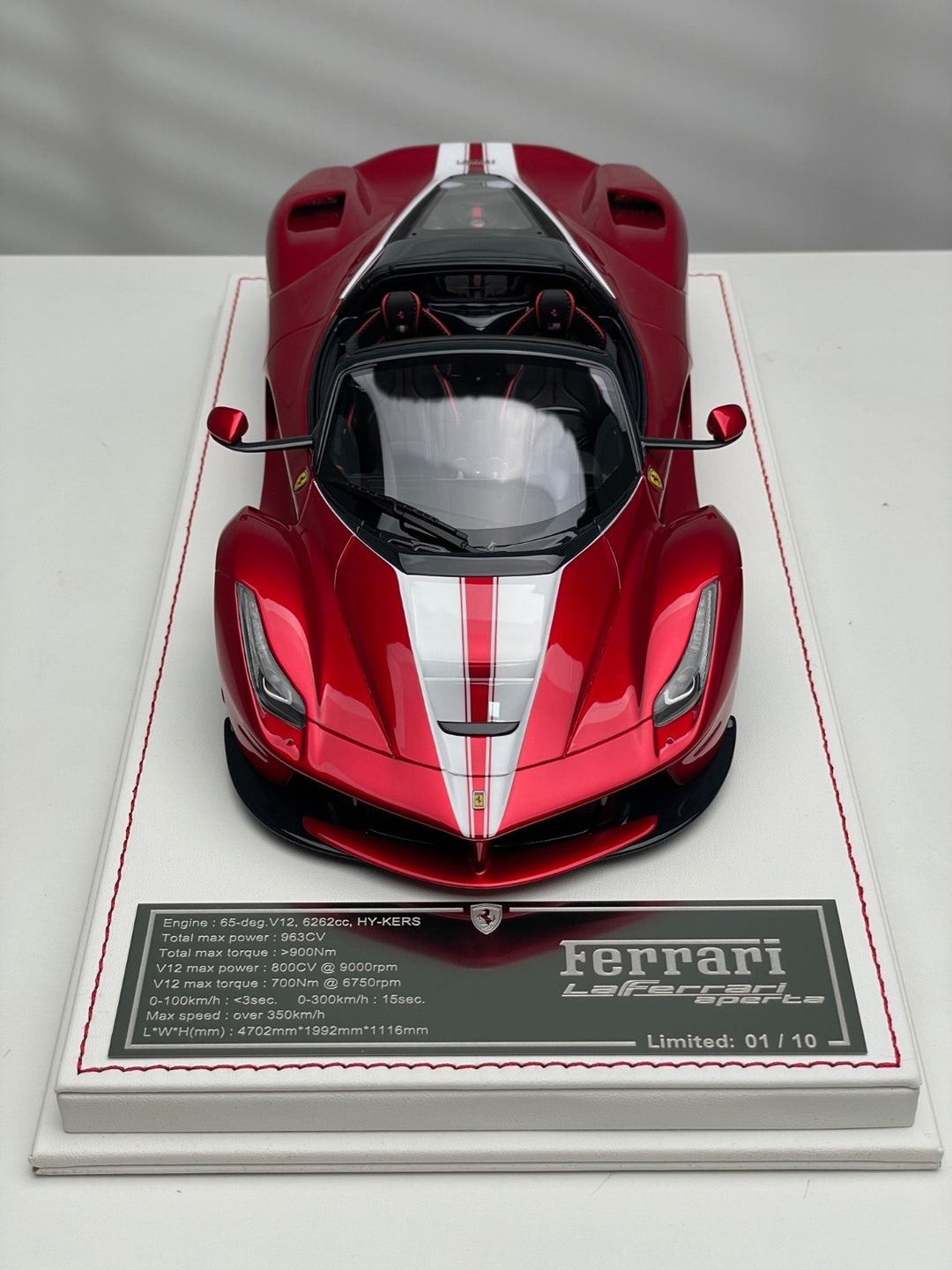 Ferrari LaFerrari Aperta (Metallic Red/ White) [Davis & Giovanni] 1:18 scale