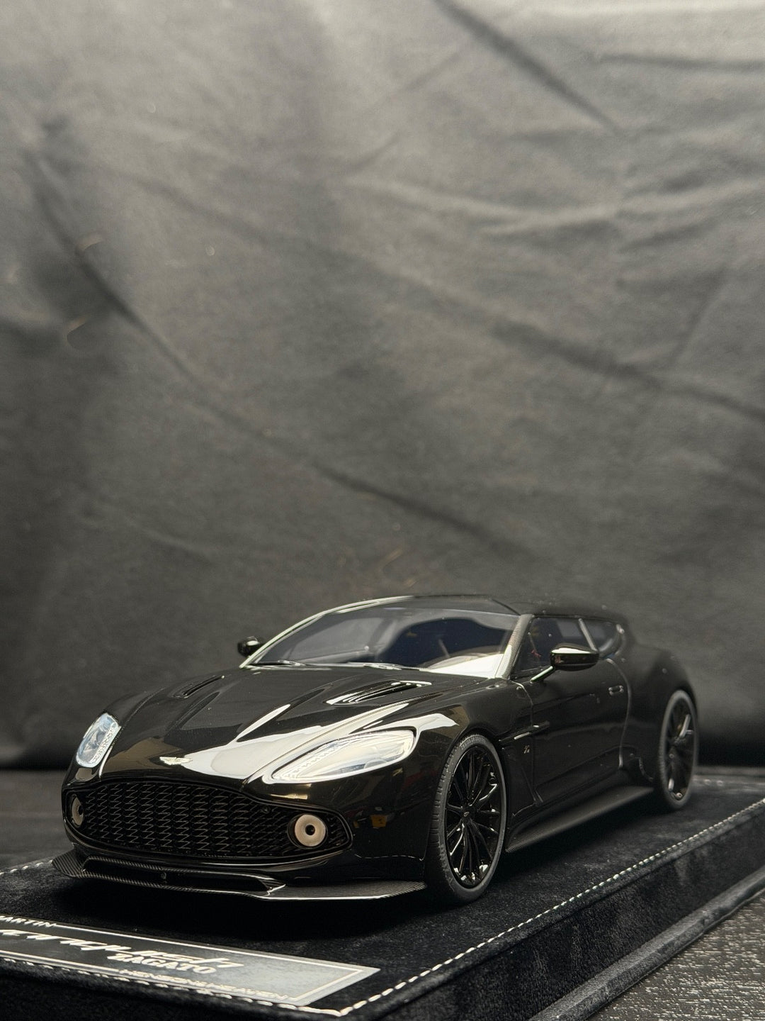 Aston Martin Vanquish Zagato (Black) [Henson&Heaven] 1/18 scale