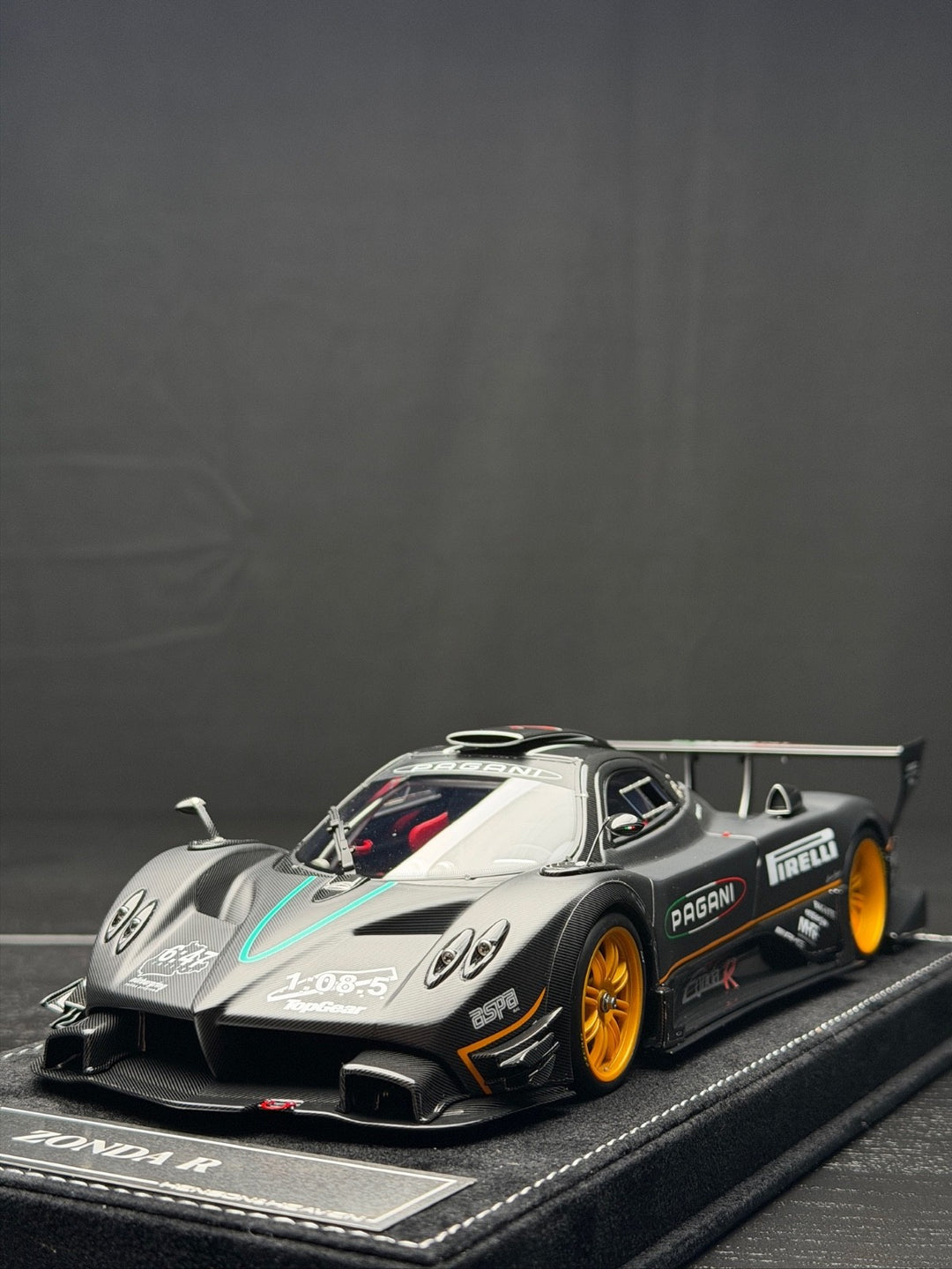 Pagani Zonda R (Matte Carbon Fiber) [Henson&Heaven] 1/18 scale