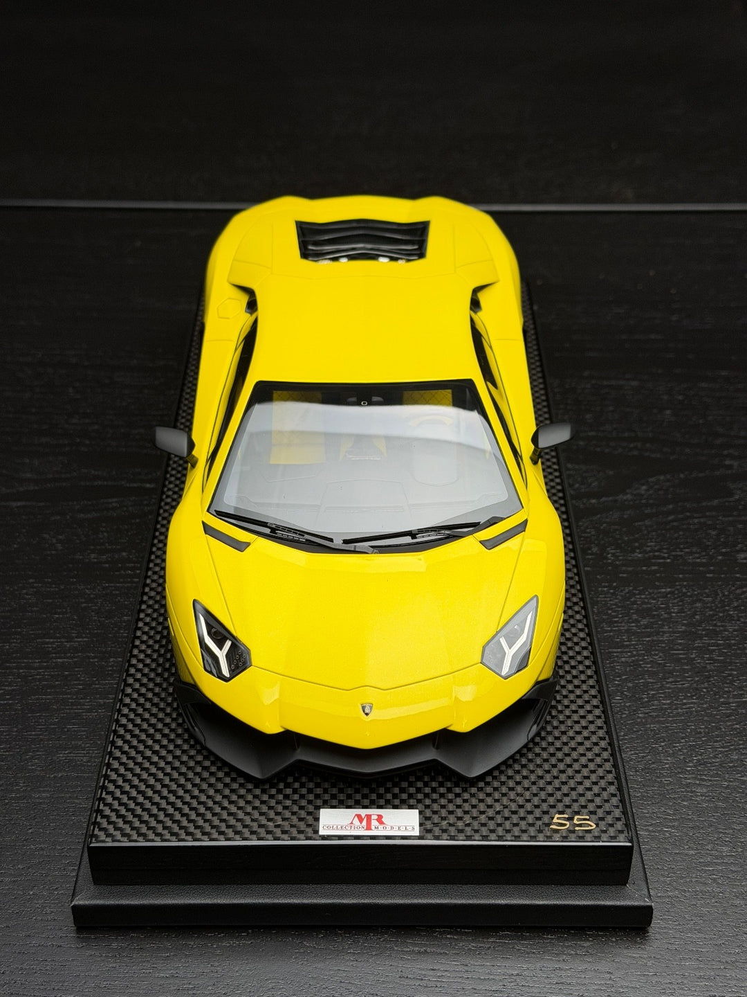 Lamborghini Aventador (Yellow) [MR Collection] 1/18 scale
