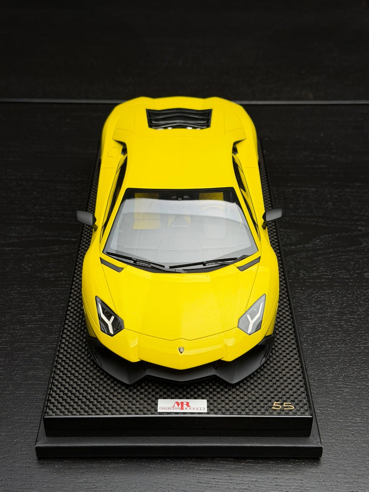 Lamborghini Aventador (Yellow) [MR Collection] 1/18 scale
