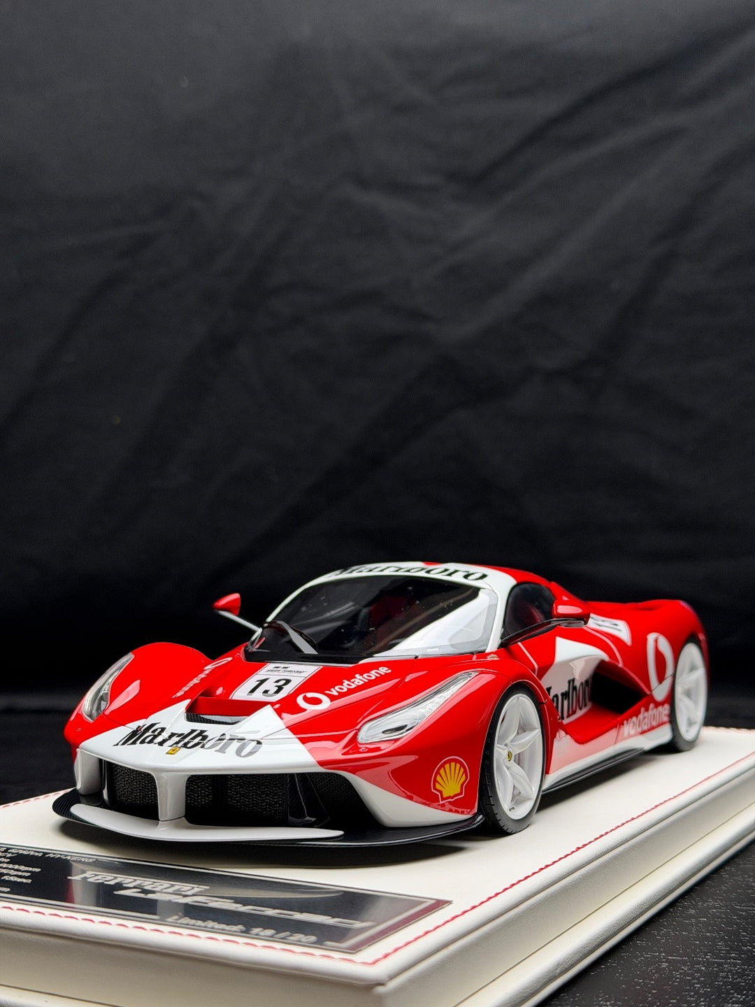 Ferrari LaFerrari (Marlboro) [Davis & Giovanni] 1:18 scale