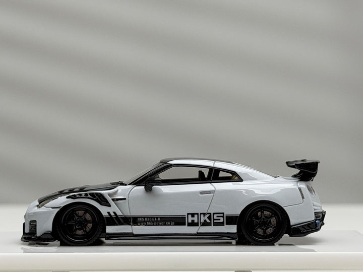 Nissan R35 GT-R HKS (White) [Davis & Giovanni] 1:64 scale