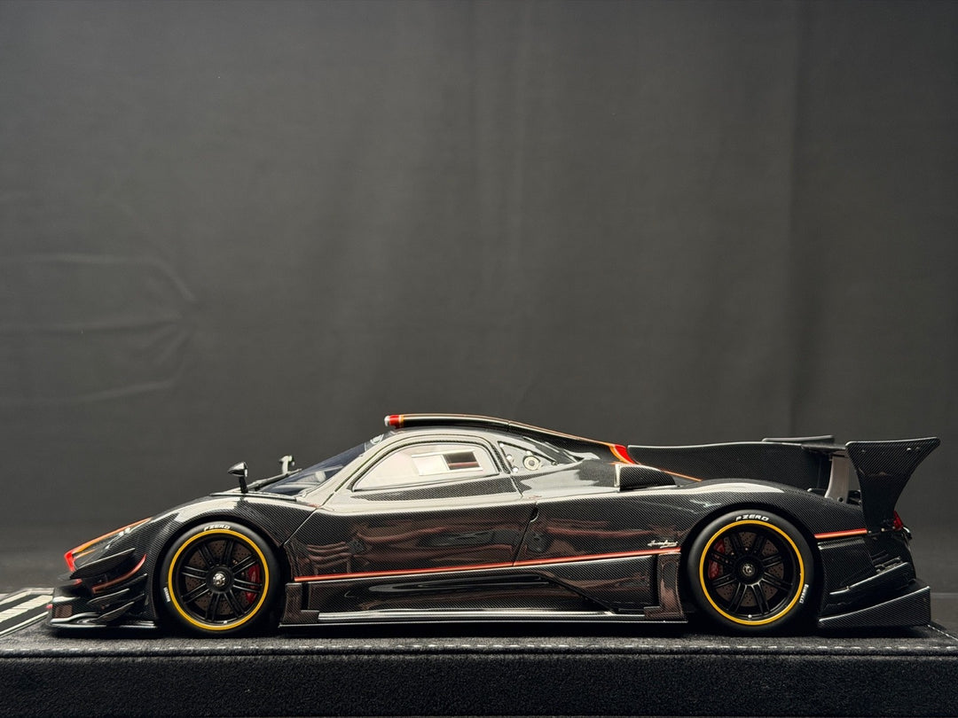 Pagani Zonda Revolution (Carbon Fiber/ Red Stripe) [Henson&Heaven] 1/18 scale