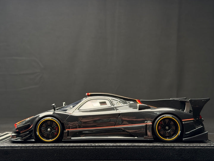 Pagani Zonda Revolution (Carbon Fiber/ Red Stripe) [Henson&Heaven] 1/18 scale