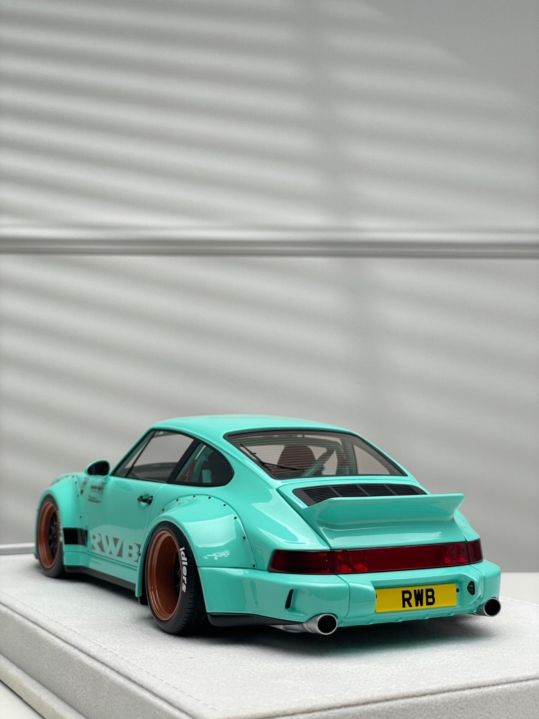 Porsche 911 964 RWB (Tiffany Blue) [FuelMe Model] 1/18 scale