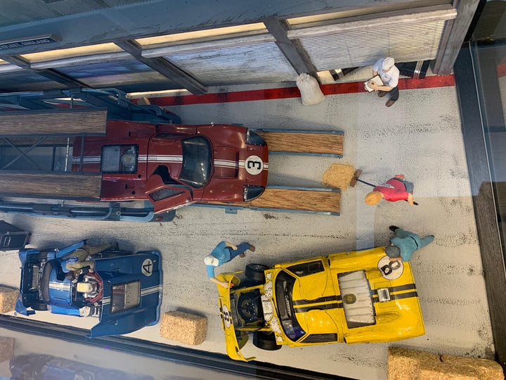 Classic Ford Garage/ Workshop Diorama with Lights [1:18 scale]