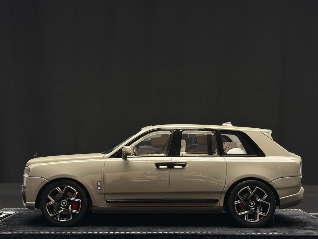 Rolls-Royce Cullinan Series II Black Badge (Gray) [H&H] 1/18 scale